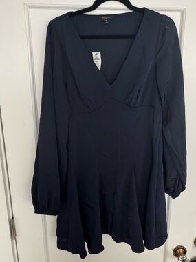 NWT Banana Republic V-Neck Gored Midi Dress - Dark Navy Blue sise 10 T